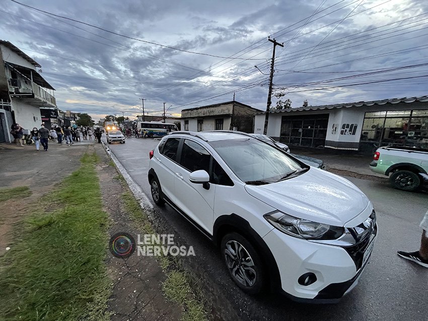 VEJA O VÍDEO: Motoboy bateu com a cabeça em roda de carro em acidente fatal na Avenida Calama