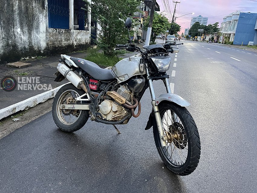 IDENTIFICADO – Motoboy morre ao quebrar pescoço ao colidir em carro que invadiu preferencial; veja vídeo