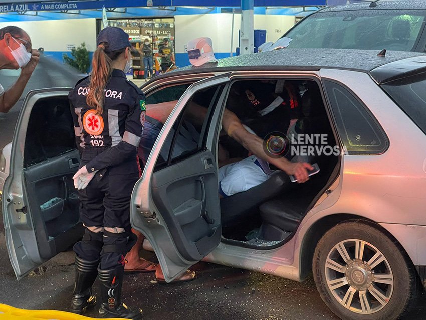 Motorista de Hilux invade preferencial e arrasta carro deixando condutor ferido