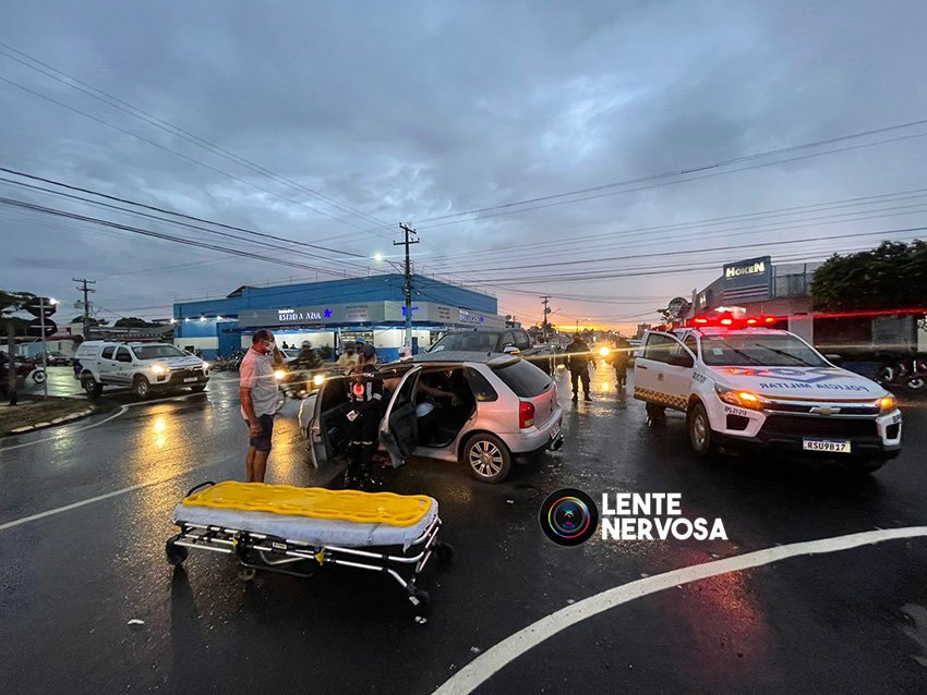 Motorista de Hilux invade preferencial e arrasta carro deixando condutor ferido