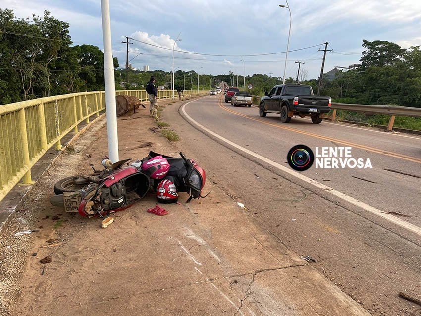 Mulheres são socorridas após serem atingidas por tora de madeira na ponte