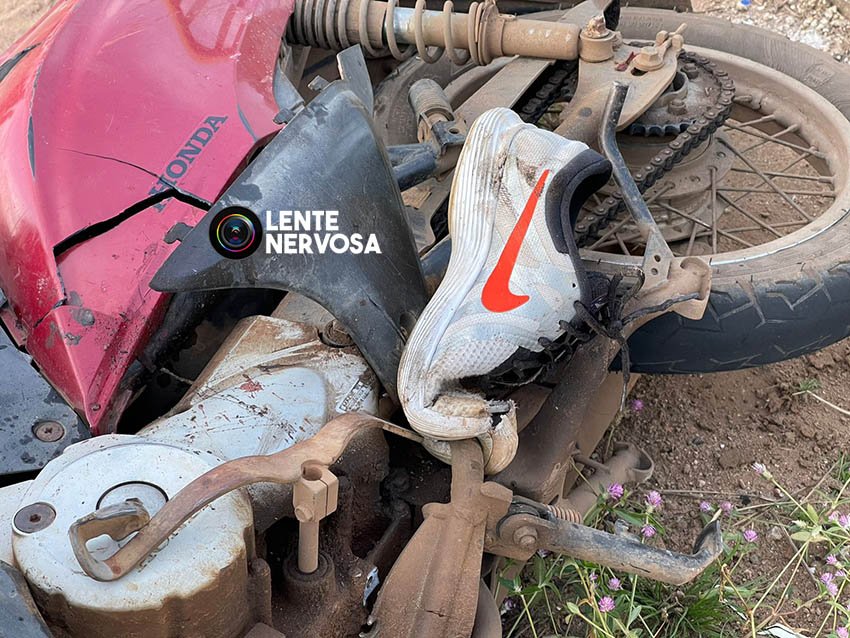 Mulheres são socorridas após serem atingidas por tora de madeira na ponte