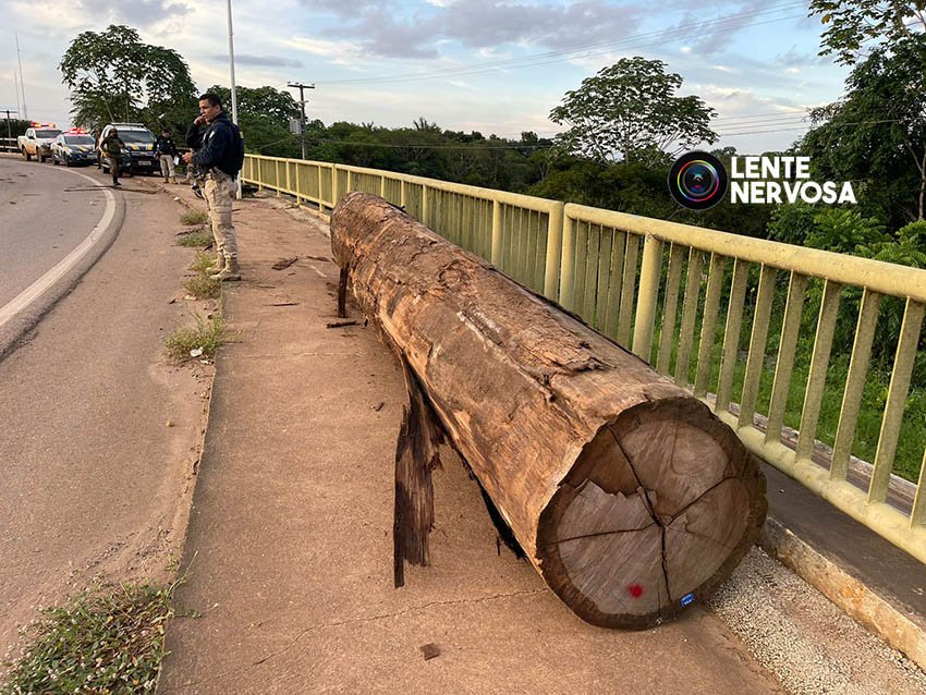 Mulheres são socorridas após serem atingidas por tora de madeira na ponte