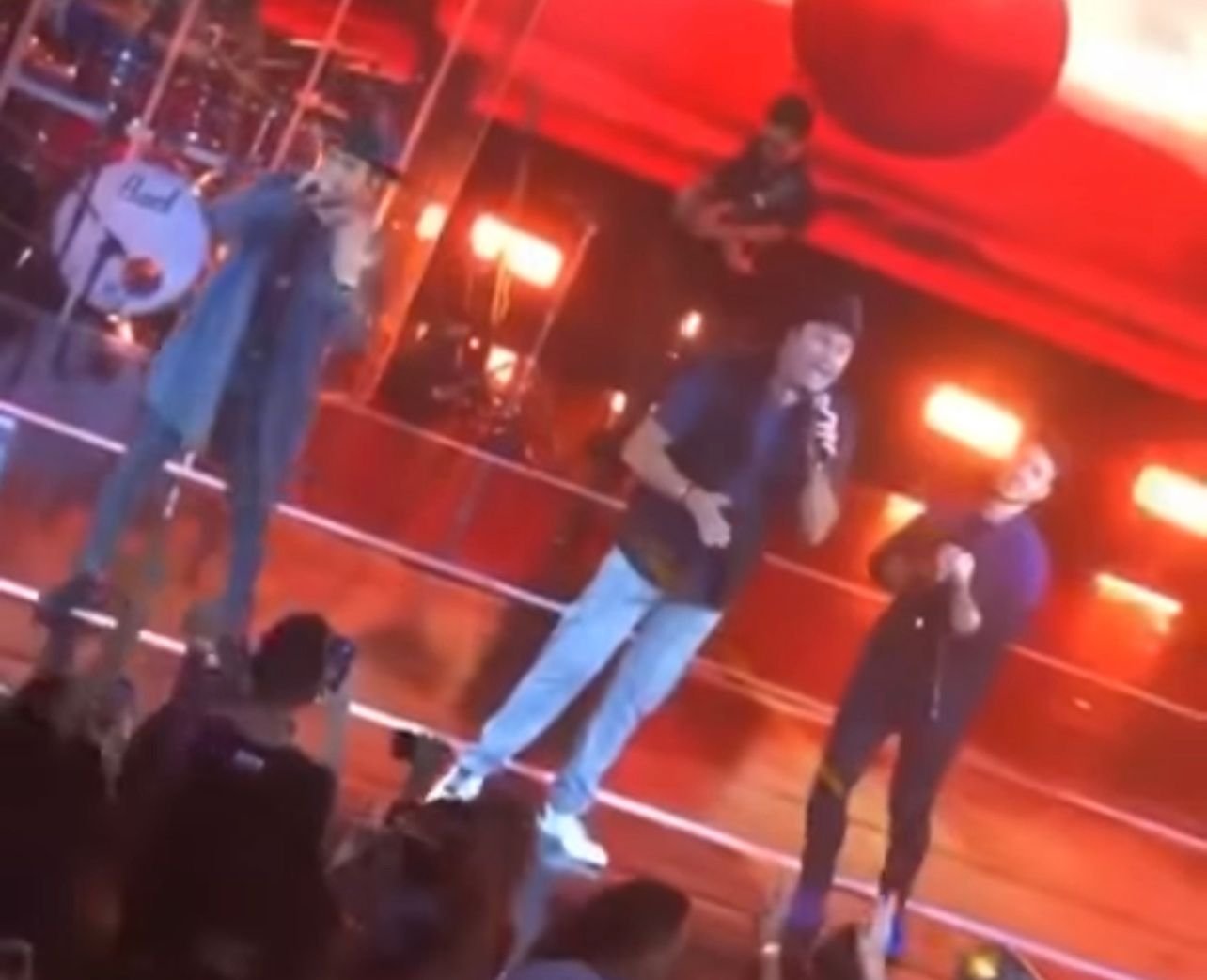 Vídeos mostram cantor sertanejo antes de passar mal em show; veja o vídeo