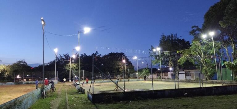 Emdur revitaliza iluminação pública em poliesportivo na zona sul após solicitação do vereador Edmilson Dourado