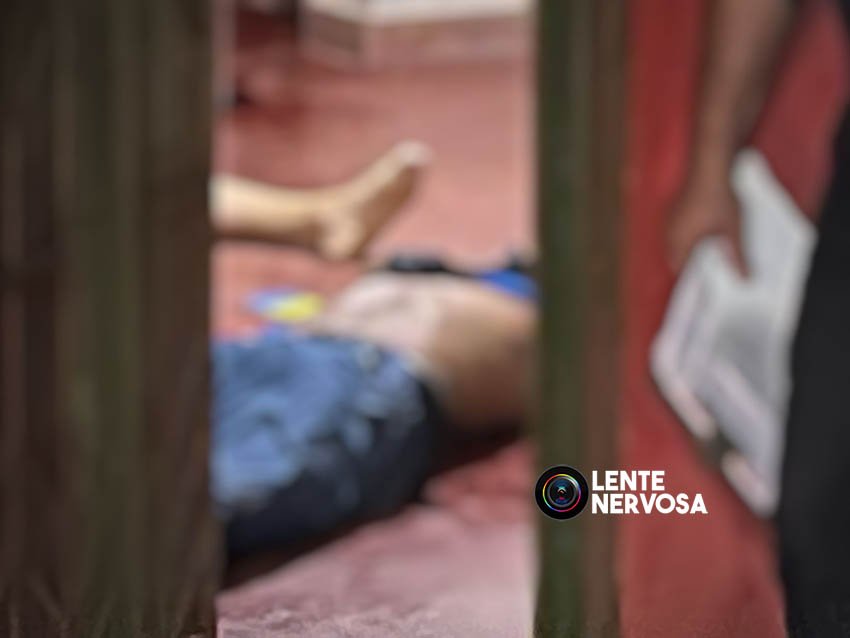 IDENTIFICADOS - Homem invade vila de apartamentos e executa casal a tiros