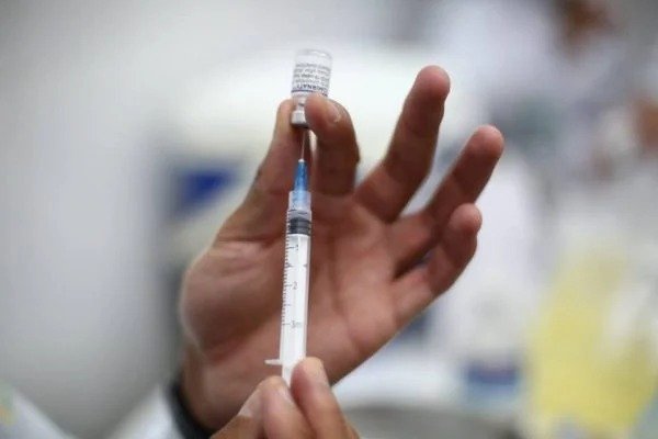 Duas doses da vacina não são suficientes contra a Ômicron, diz estudo 1 Duas doses da vacina não são suficientes contra a Ômicron, diz estudo