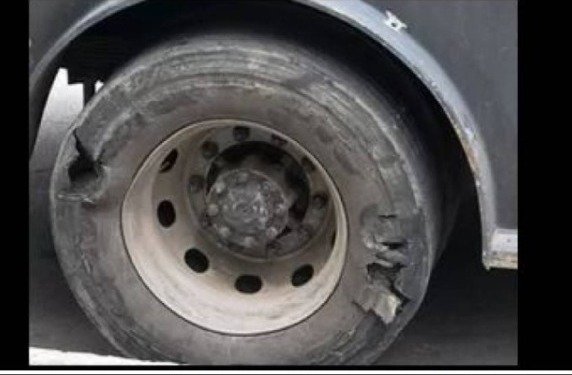 Ônibus furtado em Vilhena é interceptado em Cerejeiras após longa perseguição e tiros nos pneus