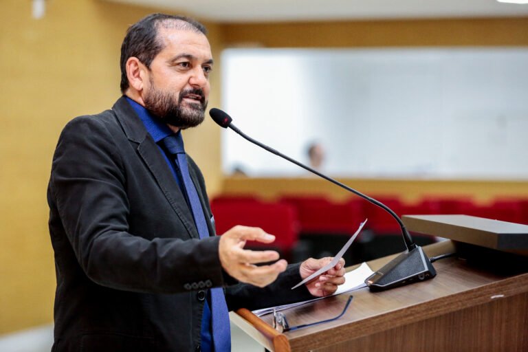 Em plena recessão e sem aumento salarial, Governo aumenta em 25% IPVA e revolta deputado Laerte Gomes