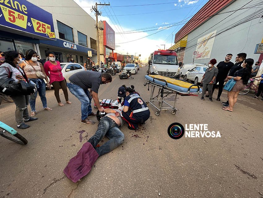 Colisão de motocicletas resulta em piloto gravemente ferido na zona sul