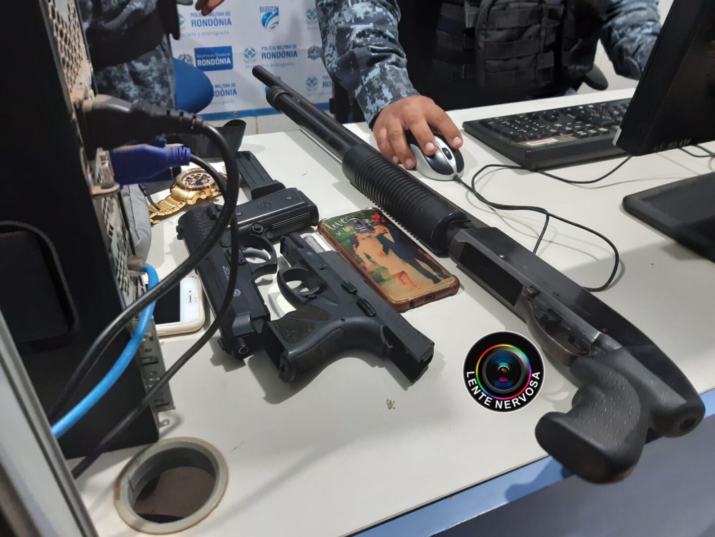 Suspeitos são presos após fuga alucinada e tiros na zona sul da capital 1 Suspeitos são presos após fuga alucinada e tiros na zona sul da capital