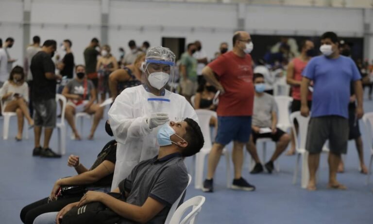 Brasil chega à marca de 24 milhões de casos de Covid