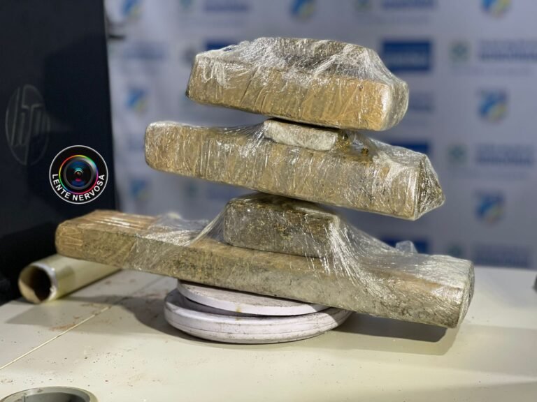 Polícia apreende tabletes de maconha e suspeitos são presos
