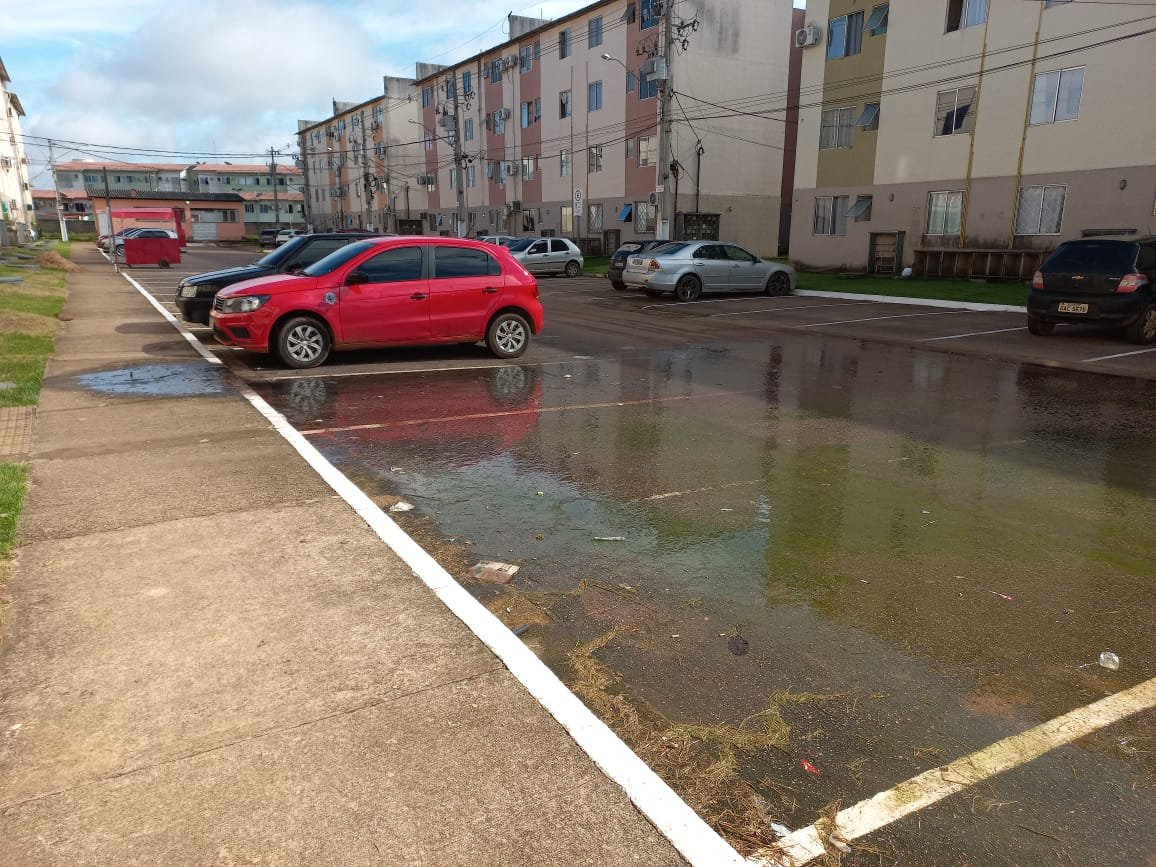 Esgoto entupido espalha fezes em rua do Morar Melhor e moradores fazem apelo; VÍDEO