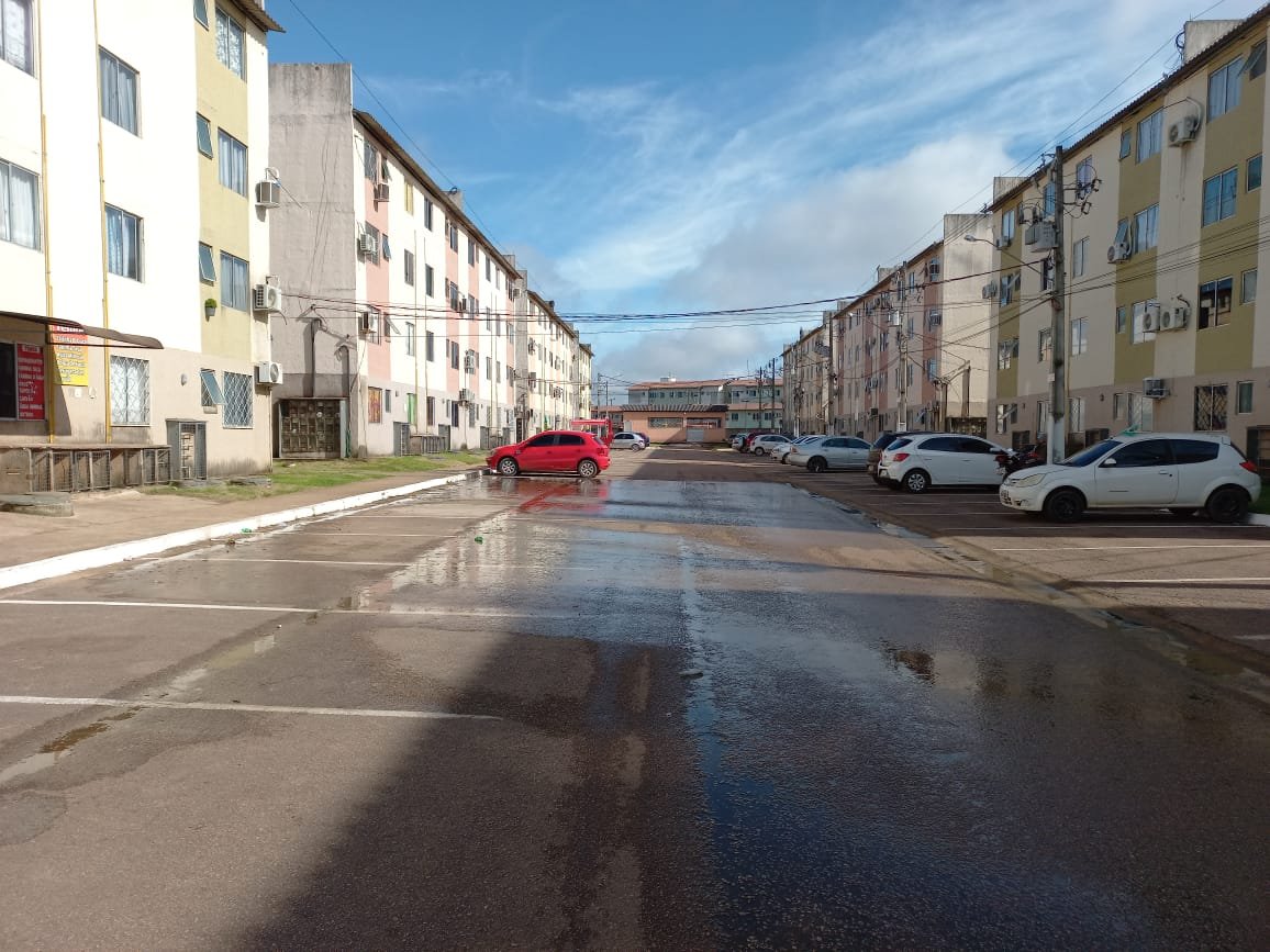 Esgoto entupido espalha fezes em rua do Morar Melhor e moradores fazem apelo; VÍDEO