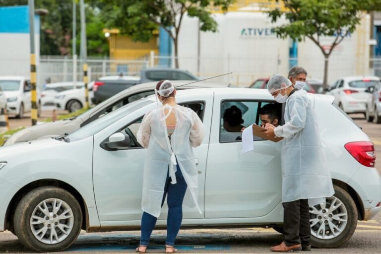 De 2.455 testes realizados em drive-thru, 901 apresentaram resultado positivo para covid-19