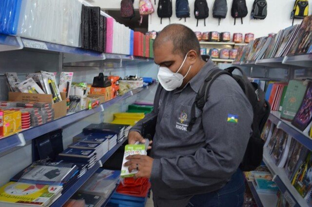 Ipem Rondônia orienta consumidores na hora da compra de material escolar