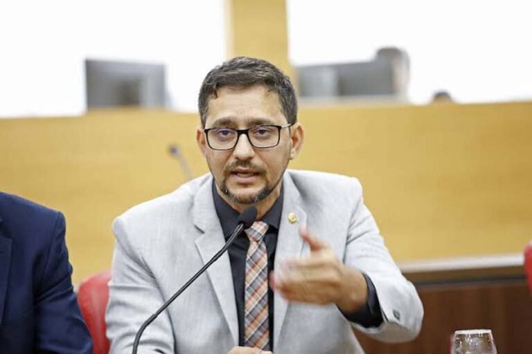 Deputado Anderson recebe acadêmicos que cobram retornos das aulas presencias na UNIR