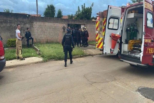 Chacina: 4 pessoas são baleadas e carbonizadas dentro de casa no DF 1 Chacina: 4 pessoas são baleadas e carbonizadas dentro de casa no DF