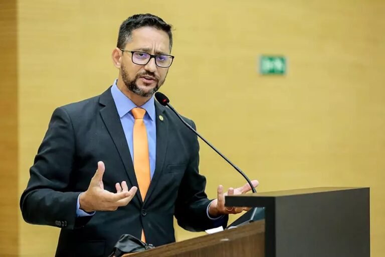 Deputado Anderson Pereira destina recursos para melhorar a iluminação pública em Guajará-Mirim