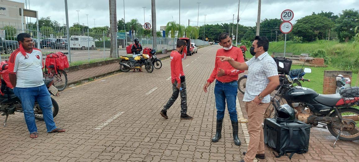Vereador Edimilson Dourado intercede e resolve problemas de motoboys no shopping