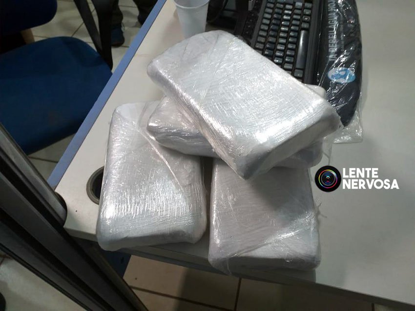 Mula do tráfico é presa pela PRF com cocaína avaliada em R$700 mil