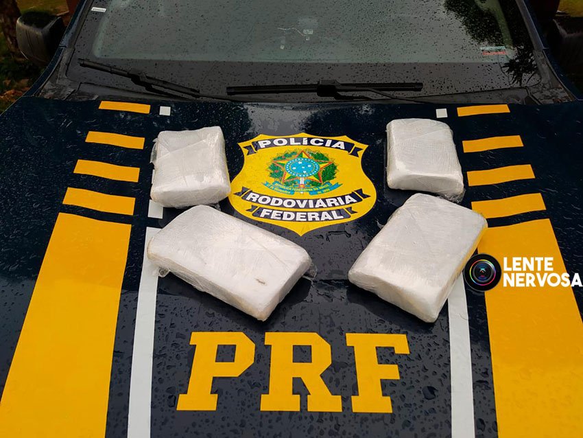 Mula do tráfico é presa pela PRF com cocaína avaliada em R$700 mil 3 Mula do tráfico é presa pela PRF com cocaína avaliada em R$700 mil