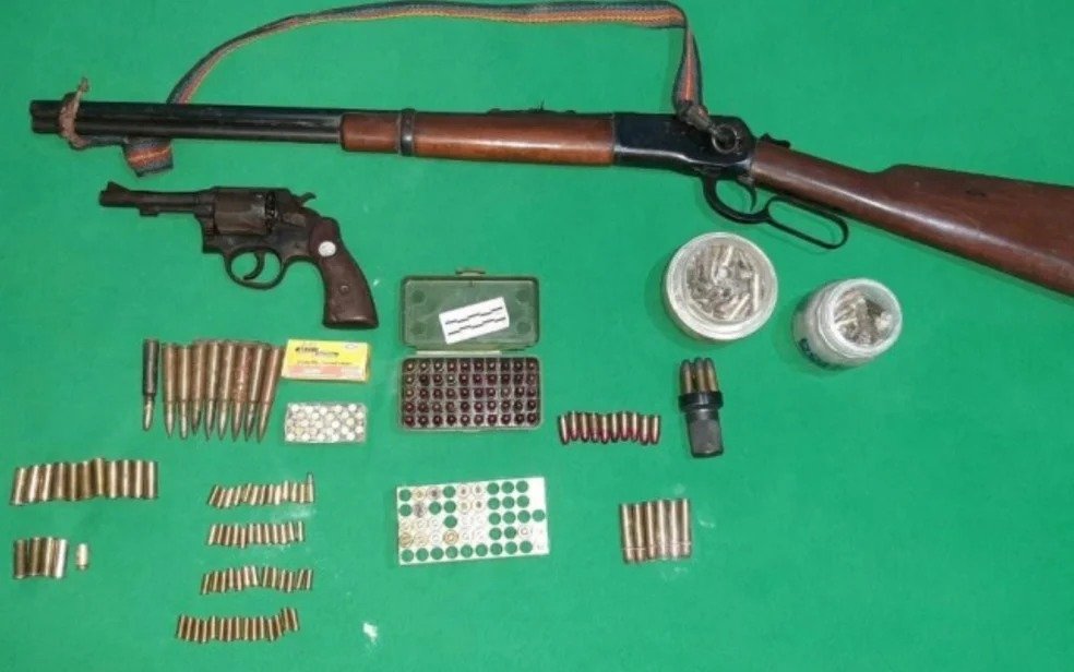 Homem mata esposa com facada e confessa crime ao filho pelo WhatsApp