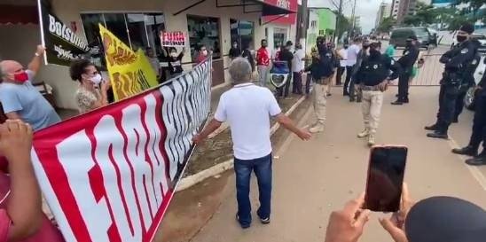 Agente da PRF ameaça prender manifestante durante visita de Bolsonaro – VEJA O VÍDEO