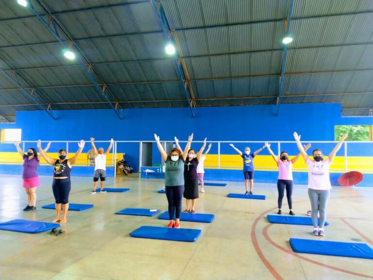 Aulas de pilates têm início na quadra esportiva do bairro Esperança da Comunidade
