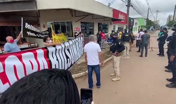 Após abusos em visita de Bolsonaro, MPF e DPU recomendam que PRF não impeça ou atrapalhe manifestações