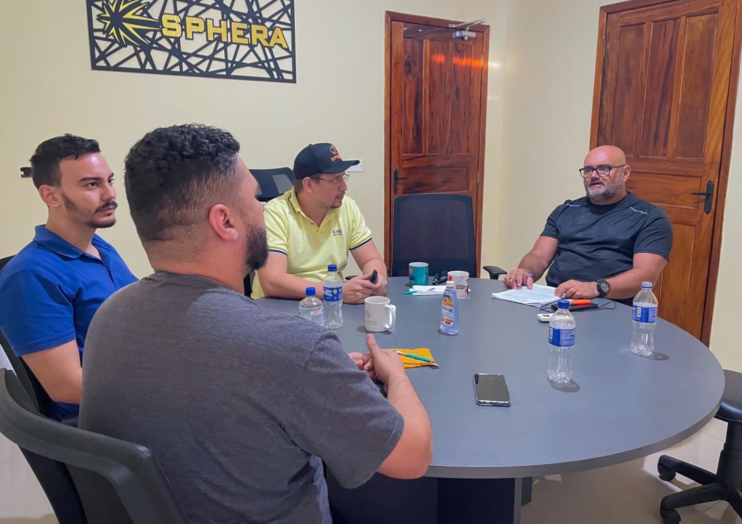 Armas dos colecionadores e atiradores desportistas não oferecem perigo à sociedade, defende Fábio Sphera durante reunião com especialista e jornalistas