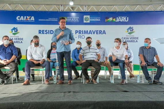 Moradores são contemplados com entrega de casas do Residencial Jardim Primavera, em Jaru