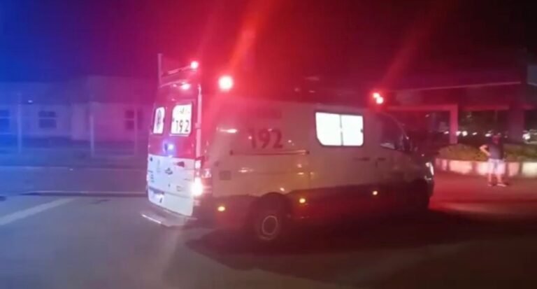 Ciclista é atropelado por carreta em rotatória na capital