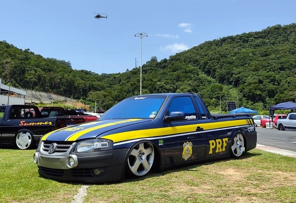 Picape caracterizada como viatura da PRF é apreendida em Balneário Camboriú - VÍDEO
