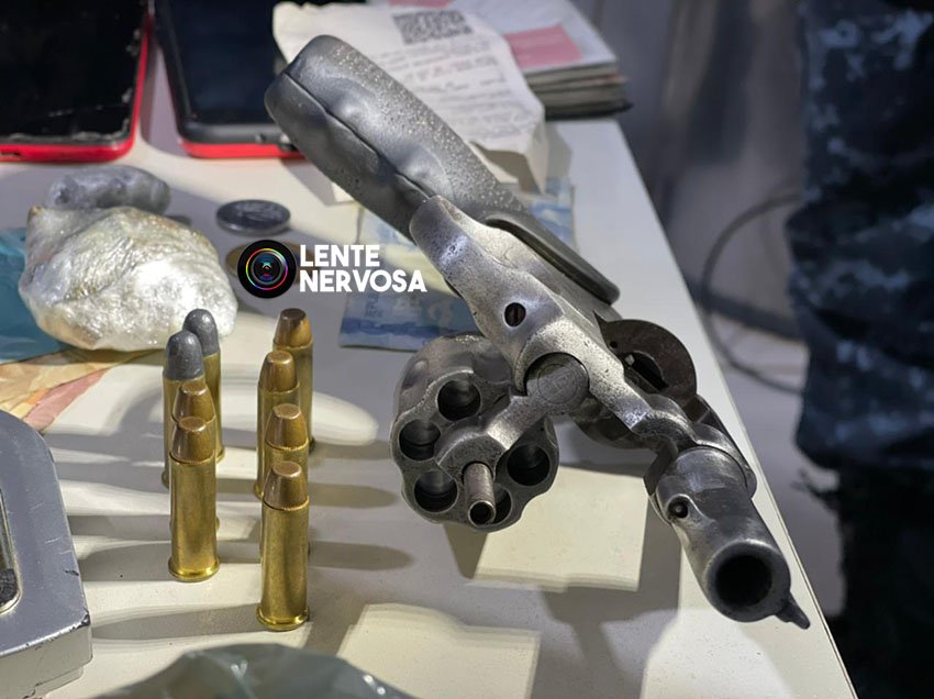 Homem que se exibia com arma é preso pela Força Tática na zona sul