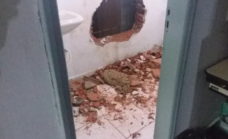 Duas pessoas são presas durante tentativa de furto em joalheria