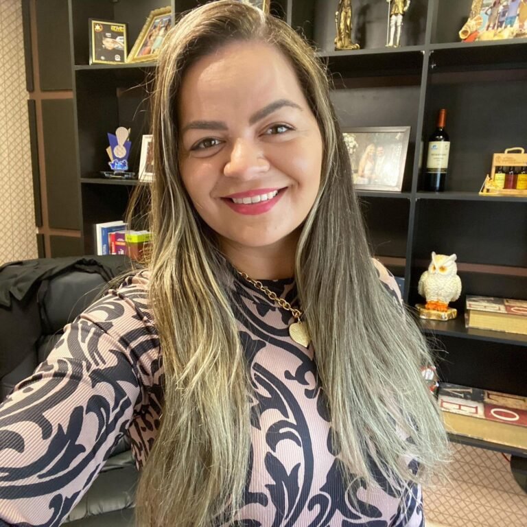 Partidos correm na disputa por Ada Dantas para deputada federal