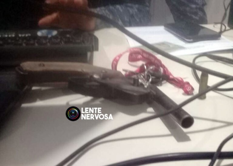 Foragido é flagrado armado com revólver e moto roubada ao lado de escola