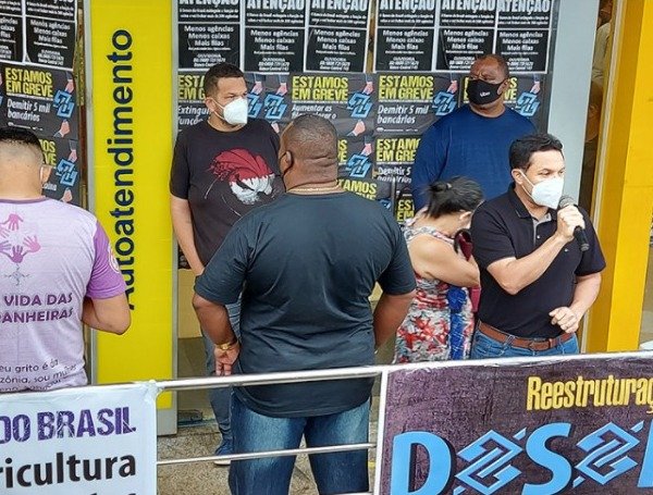 Sindicato dos Bancários orienta que trabalhadores devam continuar usando máscaras