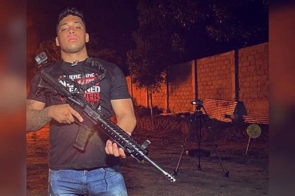 Polícia Militar recolhe fuzis usados pela escolta de Gabriel Monteiro