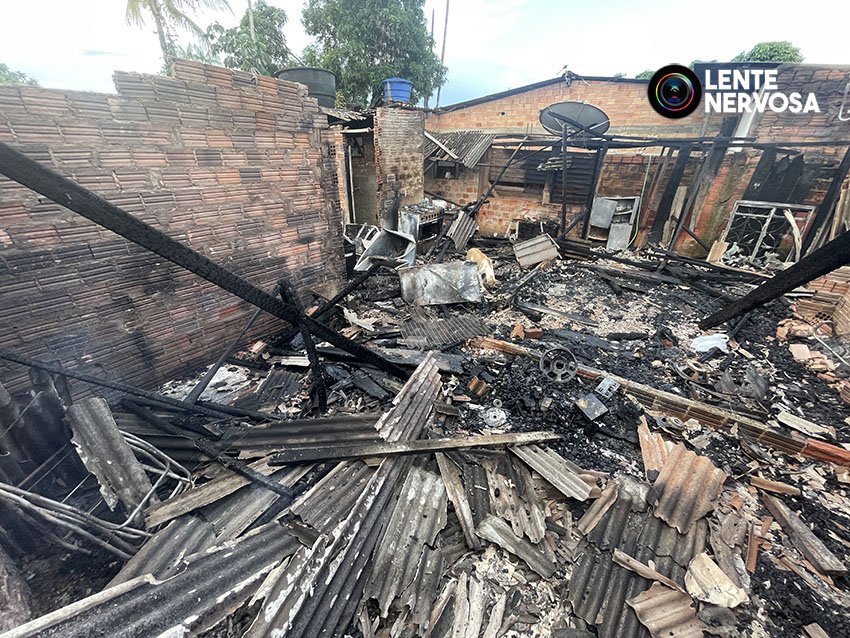Residência é destruída por incêndio e família precisa de doações - VEJA VÍDEO