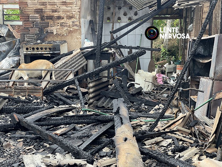 Residência é destruída por incêndio e família precisa de doações - VEJA VÍDEO