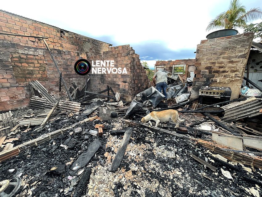 Residência é destruída por incêndio e família precisa de doações - VEJA VÍDEO