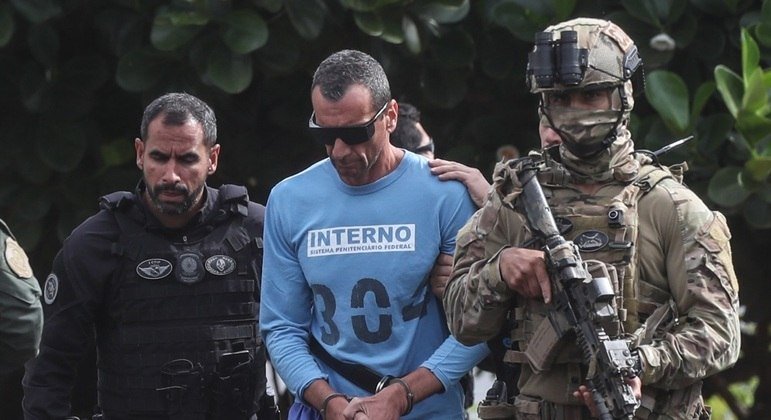 Vídeo: Marcola é transferido de Brasília para penitenciária em Porto Velho