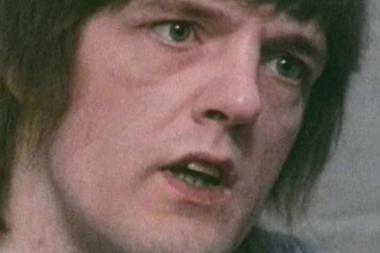 Assassino preso em caixa de vidro há 47 anos faz promessa assustadora