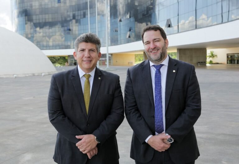 Representando Colegiado de Presidentes de Assembleias, Alex Redano se reúne com ministros do TSE