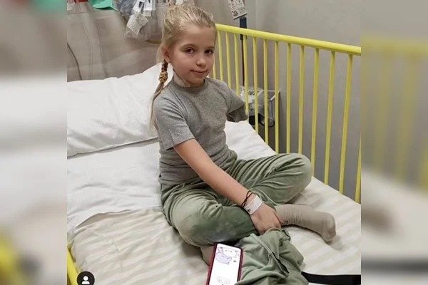 Ucraniana de nove anos tem braço amputado após ser atingida por disparos