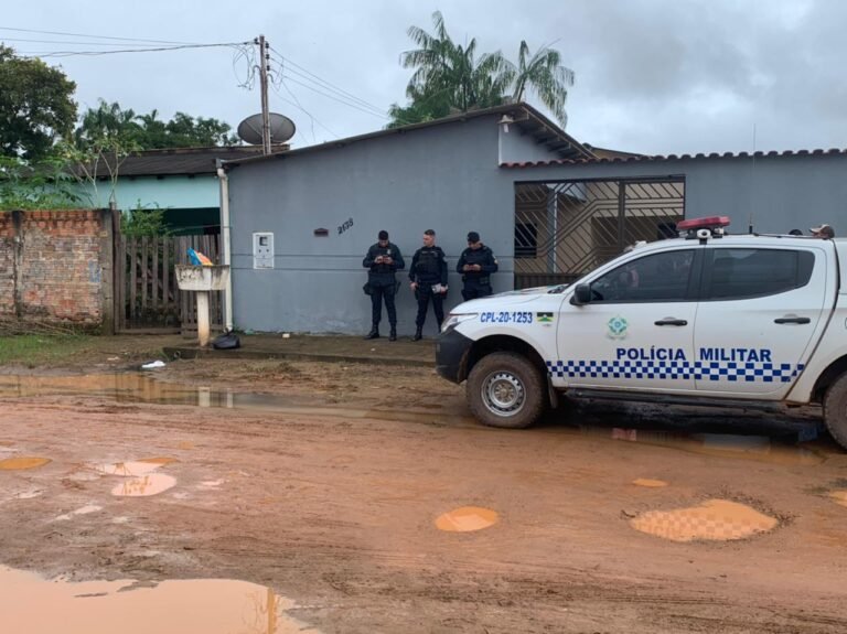 Vizinho encontra homem morto com pancadas na cabeça
