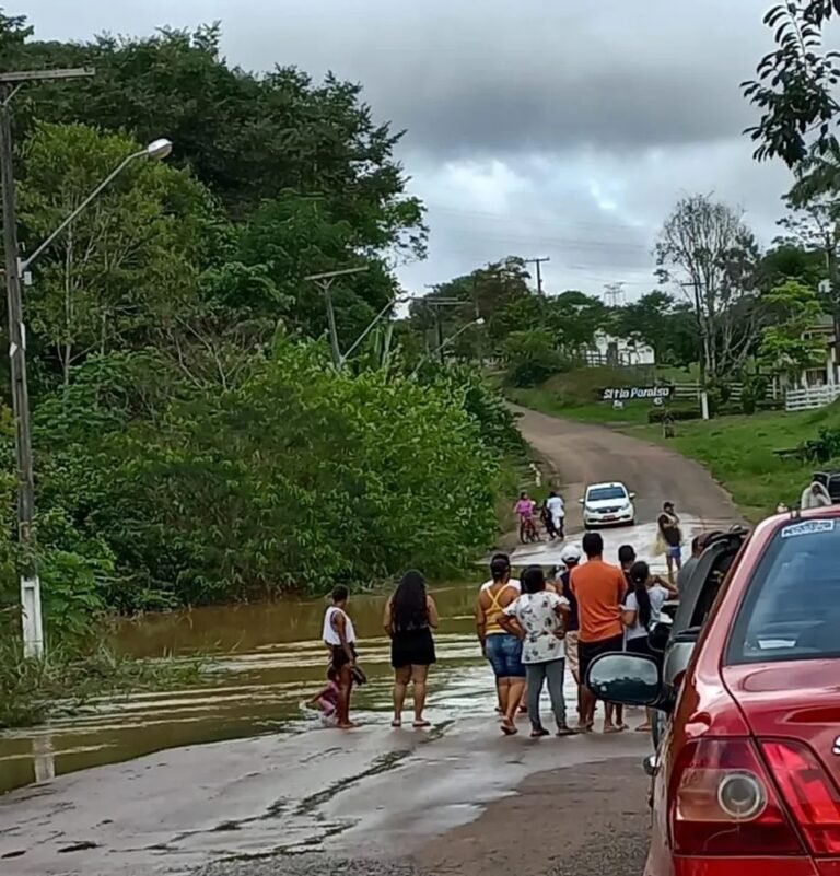 INVIÁVEL – Família passa dois dias tentando chegar ao cemitério para enterrar parente, em Porto Velho